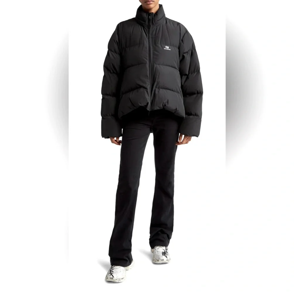 NEW WITH TAGS BALENCIAGA C SHAPED PUFFER Logo Black Sz 34 Curved Hem Jacket - Picture 1 of 14